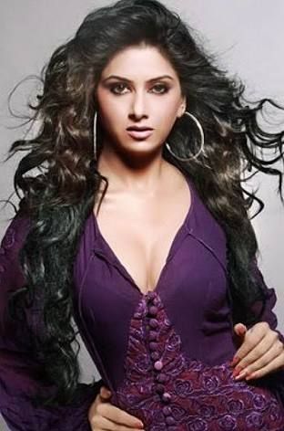  Meenakshi Arya   Height, Weight, Age, Stats, Wiki and More
